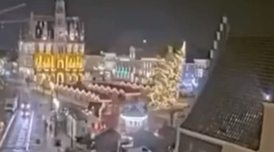 Bie pema e Krishtlindjes në Belgjikë, një viktimë (VIDEO)
