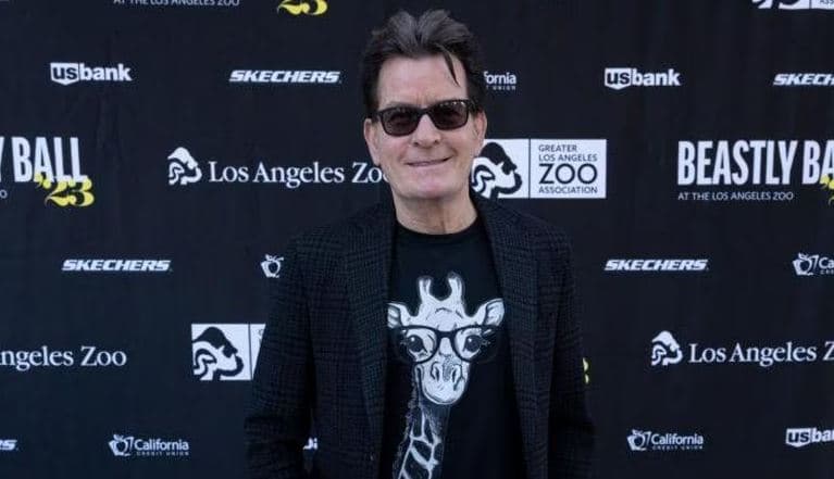 Charlie Sheen sulmohet në shtëpinë e tij në Malibu nga një grua