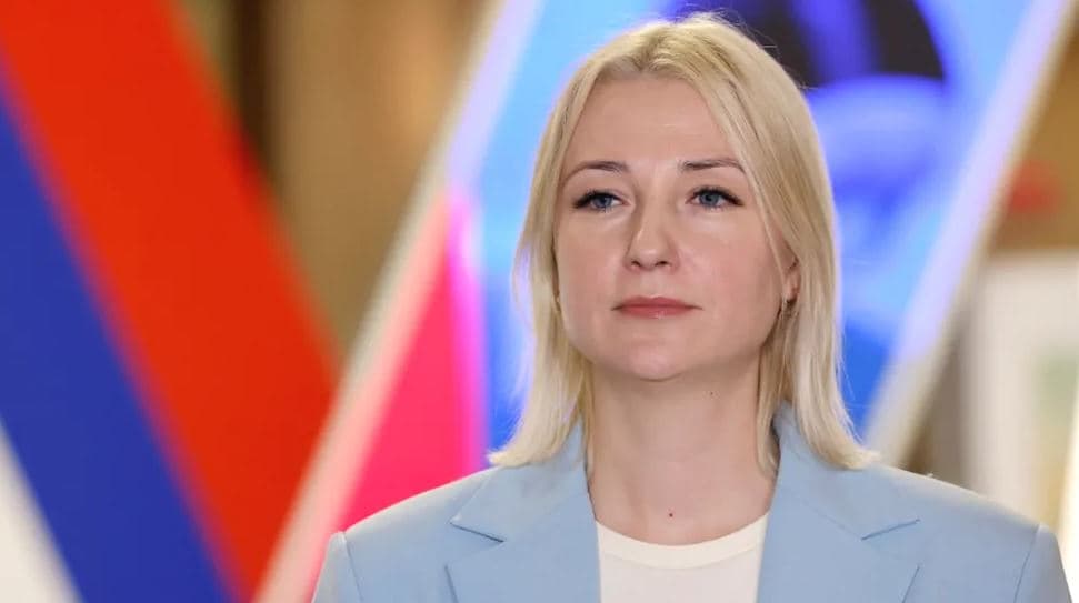 Rusia ndalon kandidaten që kundërshton luftën që të sfidojë Putinin