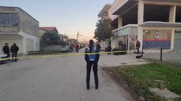   33-vjeçari në Kamëz qëllon me armë drejt dy personave