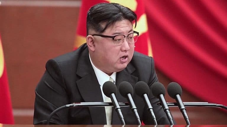 Kim Jong-un: Të përshpejtohen përgatitjet e luftës programi bërthamor