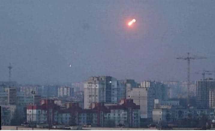 Rusia sulmon qytetet e Ukrainës me raketa dhe dronë
