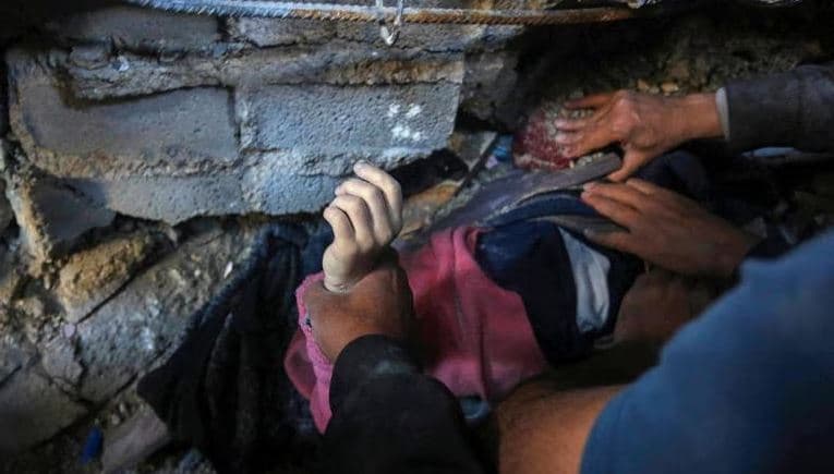 Dhjetëra palestinezë të vrarë në sulmet izraelite gjatë natës në Gaza
