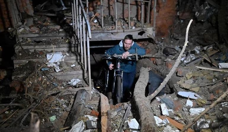 Rusia sulmon Ukrainën gjatë natës, 28 të plagosur