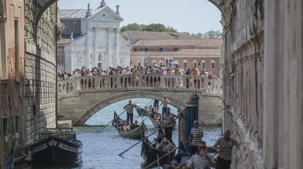 Venecia do të ndalojë grupet e mëdha turistike dhe altoparlantët