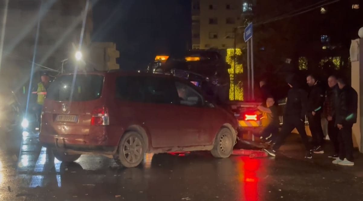 Përplasen dy makina në Lezhë, një i plagosur