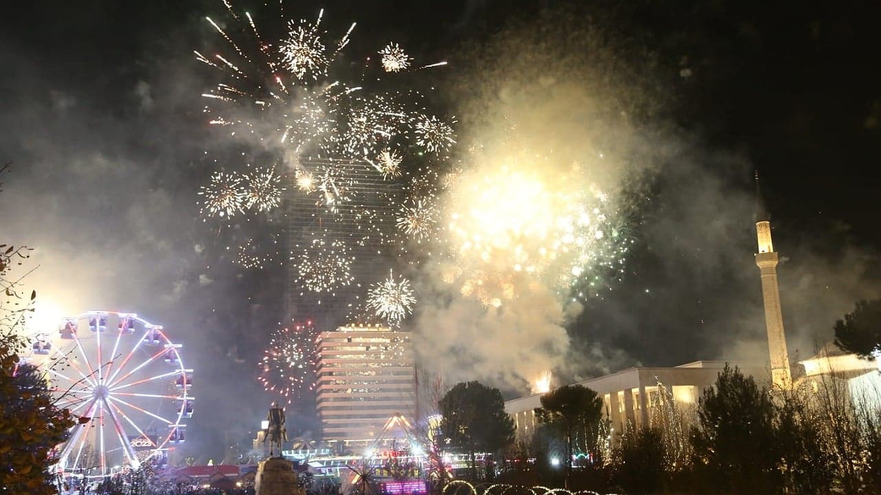Si u prit Viti i Ri 2024 në qytetet kryesore të vendit