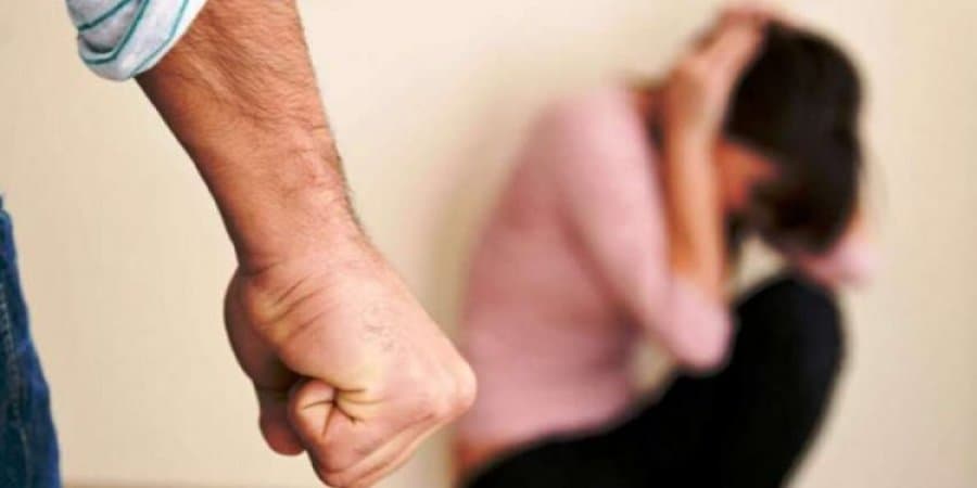 Dhunoi bashkëshorten dhe djalin e mitur, arrestohet 46-vjeçari në Vaun e Dejës