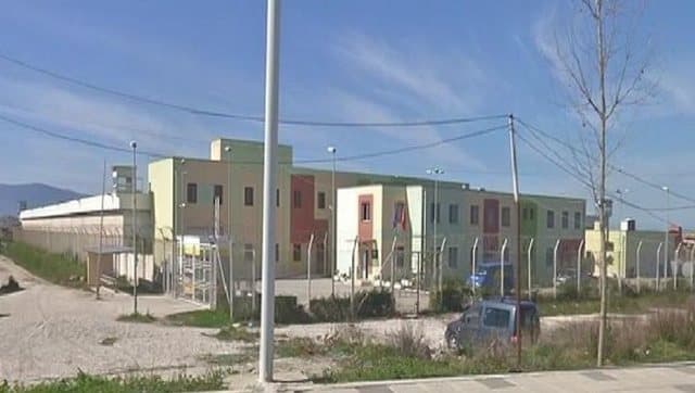 Tentoi të fuste lëndë narkotike në burgun e Vlorës/ Arrestohet i afërmi i të dënuarit
