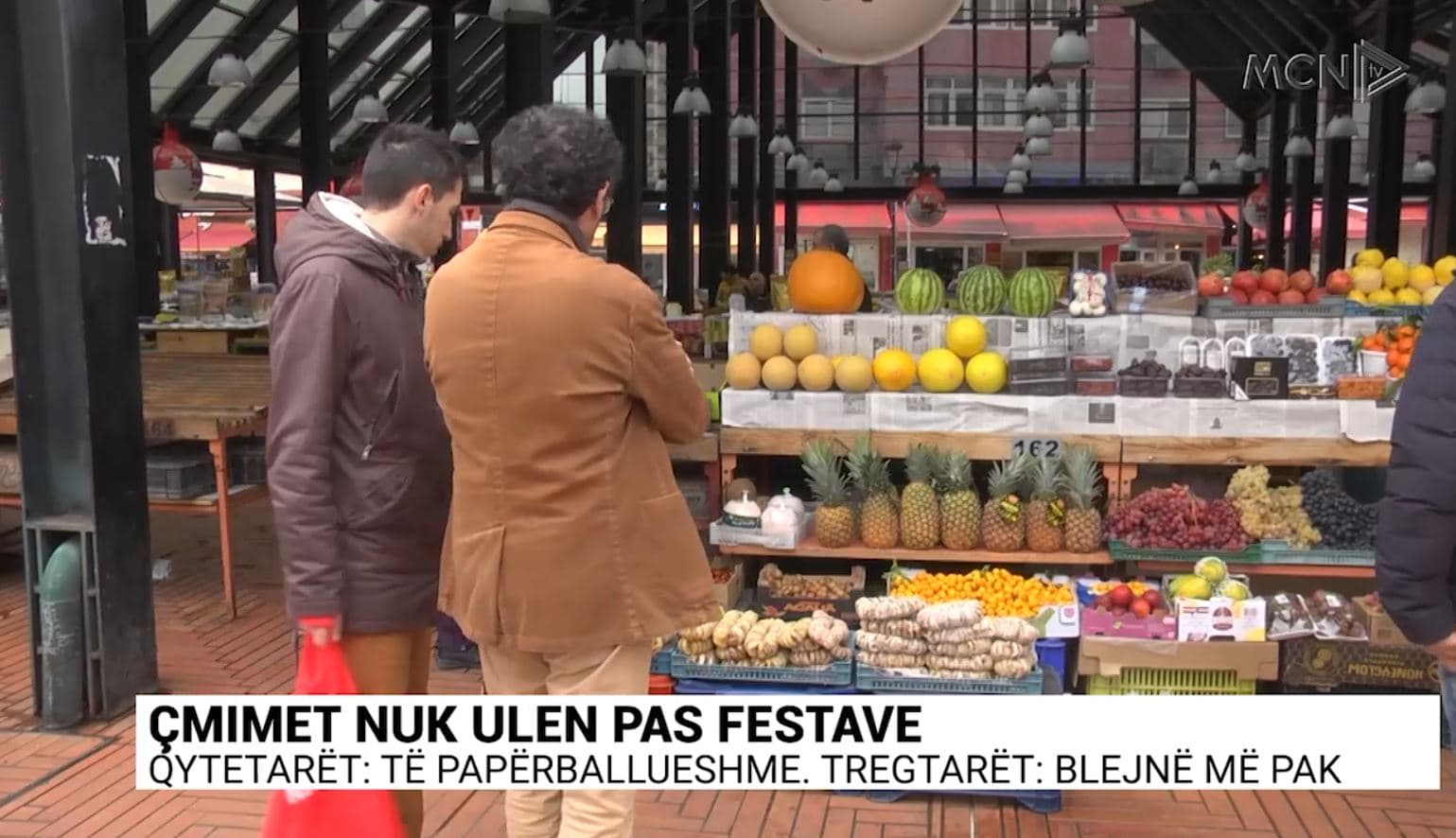 Çmimet nuk njohin ulje pas festave/ Qytetarët: Të papërballueshme. Tregtarët: Blejnë më pak (VIDEO)