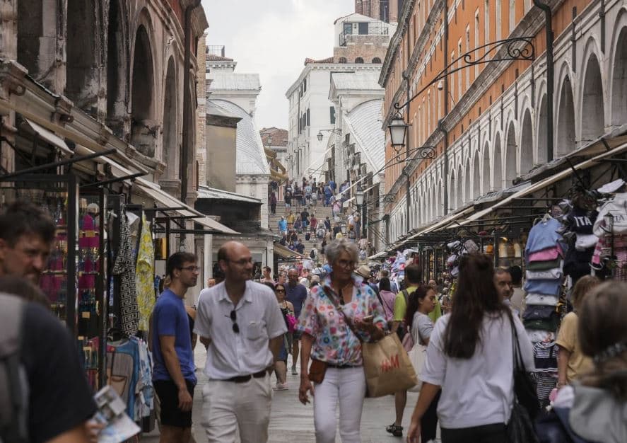 Venecia kufizon turistët për të mbrojtur qytetin