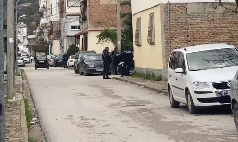 Tentim grabitje ndaj një çifti nën kërcënimin e armës në Vlorë