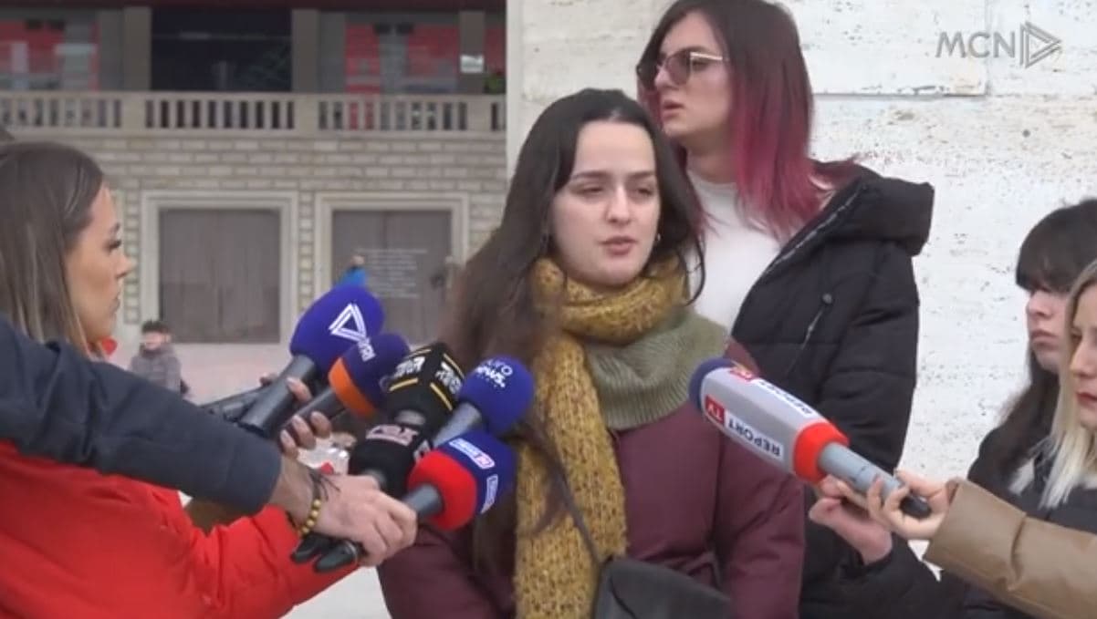 “Bashkë kundër bullizmit”/ Protestë në Tiranë për 41-vjeçaren