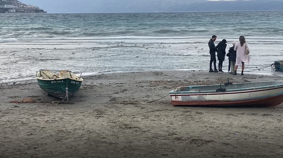 Era e fortë, pezullohet edhe sot lundrimi në Vlorë 