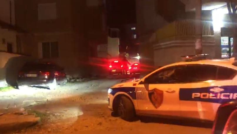 I vihet zjarri një banese të braktisur në Vlorë