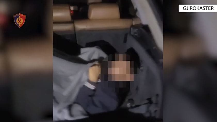  Transportonte emigrantë kundrejt fitimit në Gjirokastër, arrestohet 23-vjeçari nga Tirana