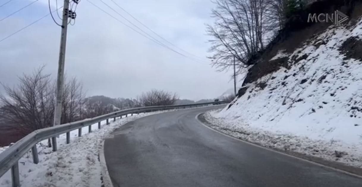 Temperaturat ulen deri në -8 gradë/ Dëbora mbulon zonat malore, borëpastrueset në terren (VIDEO)