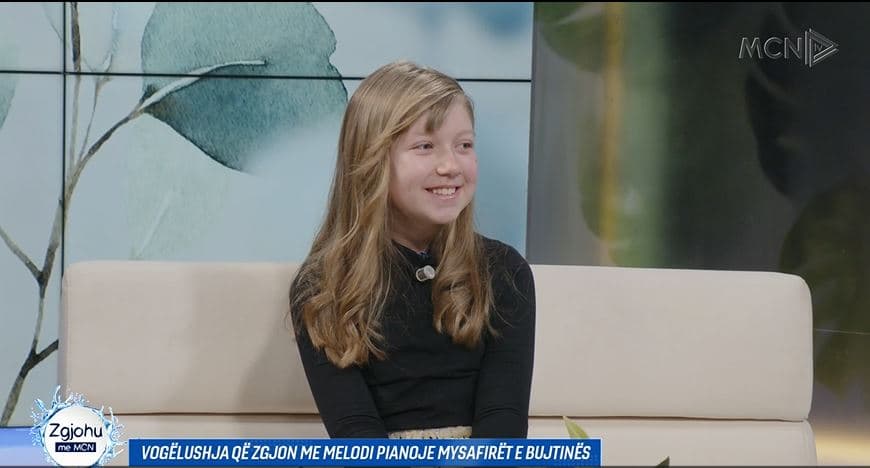 Ujana Musabelliu zgjon me melodi mysafirët në Malin e Tomorit: E kam pasion pianon, ushtrohem vetëm një orë në ditë