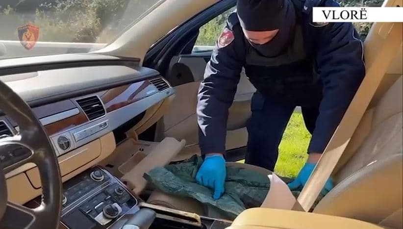   Kontrolle intensive në Vlorë/ Sekuestrohen dy pistoleta, municion luftarak dhe 1 automjet