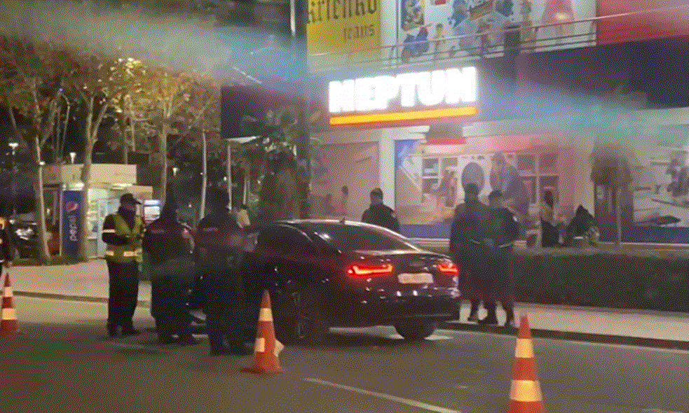 Vijon aksioni i policisë në Vlorë, kontrollohen automjetet luksoze