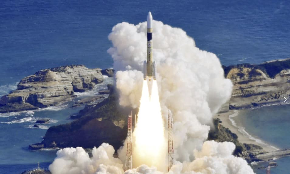 Japonia lëshon një satelit për të vëzhguar raketat e Koresë së Veriut