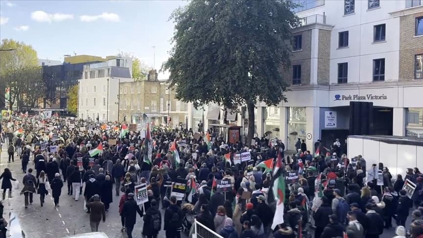 Mijëra qytetarë marshojnë në Londër, thirrje për armëpushim në Gaza