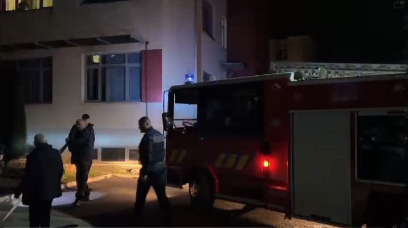 Përfshihet nga flakët reparti i kirurgjisë në Shkodër, ndërhyjnë forcat zjarrfikëse
