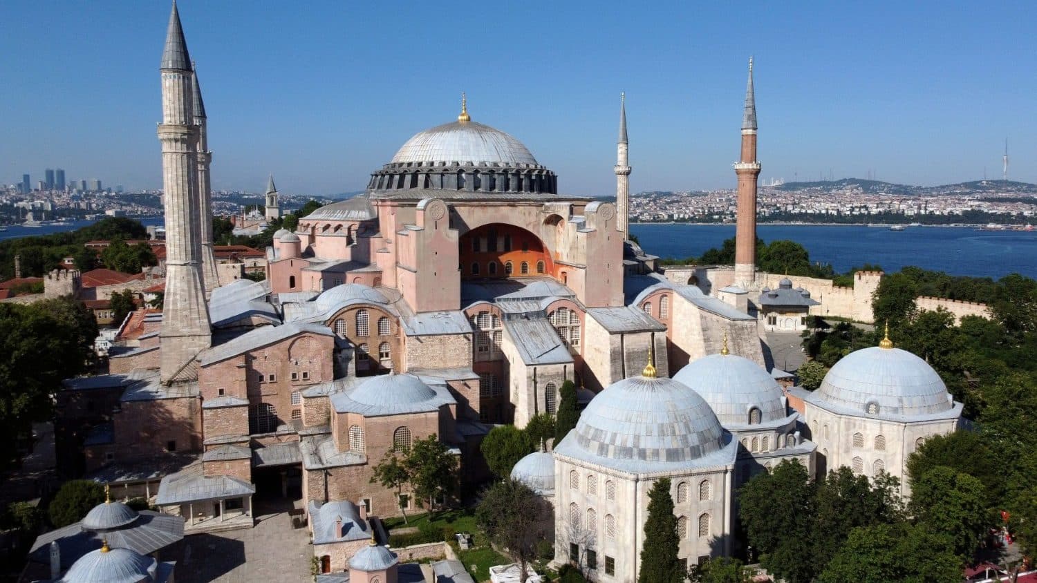 Turqia vendos tarifën 25 € për turistët që vizitojnë Hagia Sofia
