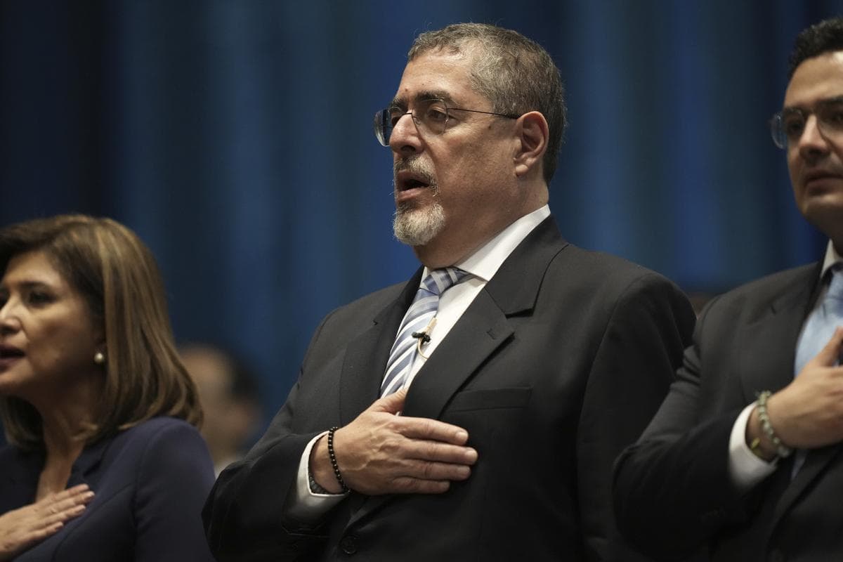Guatemalë, Bernardo Arevalo betohet si President