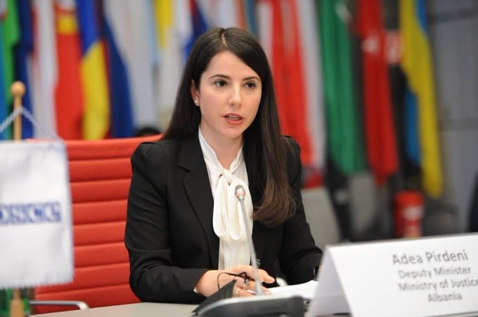Begaj dekreton Adea Pirdenin si ministre e Shtetit për Administratën Publike dhe Antikorrupsionin