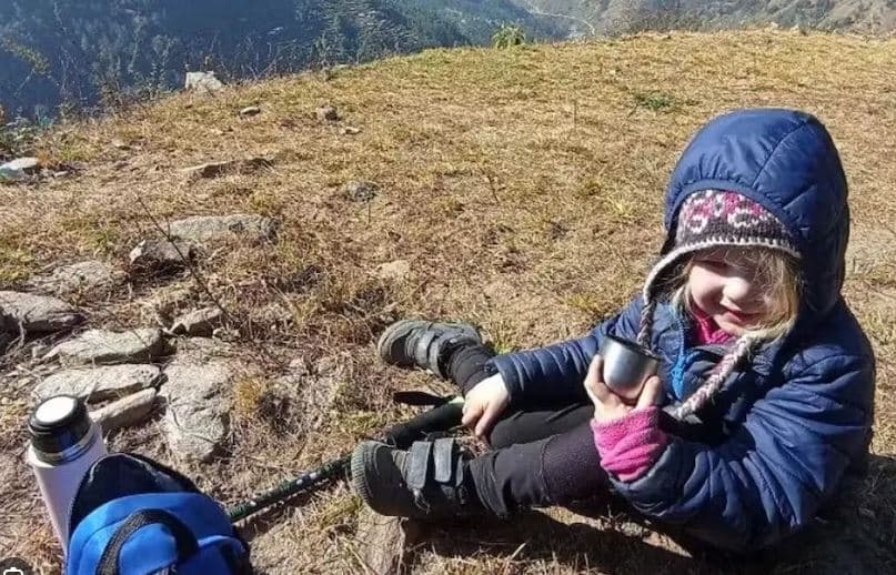 Zara bëhet alpinistja më e re, 4-vjeçarja ngjitet në malin Everest