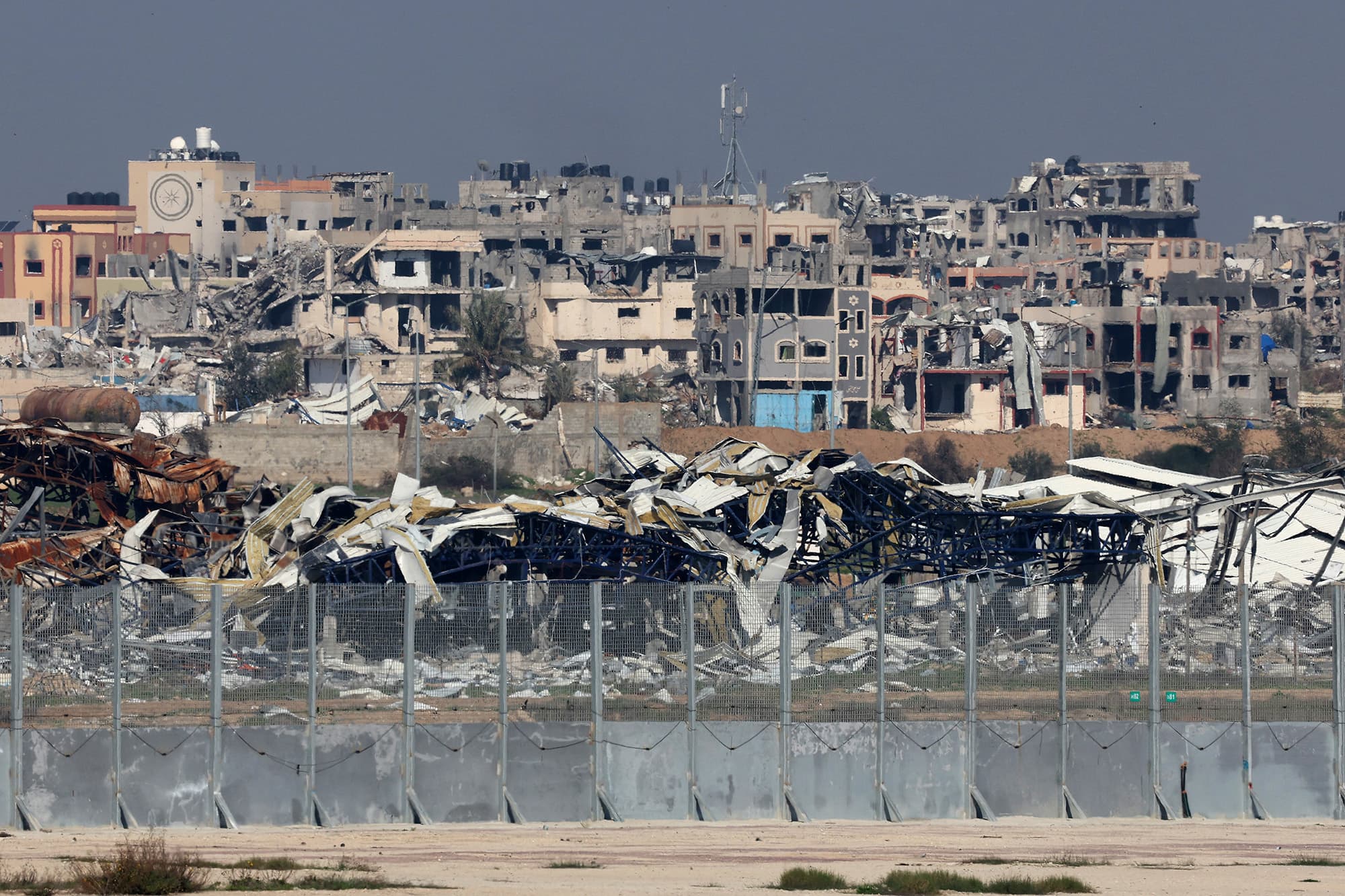 Rrjeti i telekomunikacionit në Gaza nuk funksion, ndërprerja e energjisë elektrike hyn në ditën e tetë