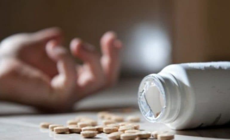 Konsumoi mbidozë të ilaçeve, e reja në Gramsh përfundon në spital