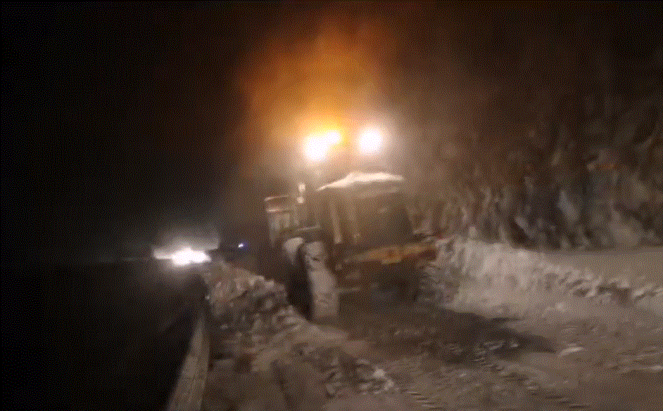 Pukë, bllokohen 7 automjete në dëborë