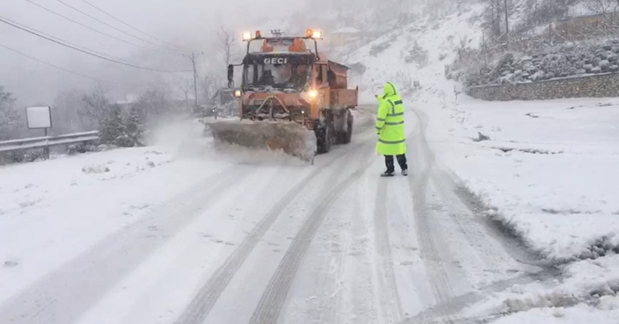 Reshjet e dëborës, bllokohen akset rrugore në njësitë administrative Topojan, Zapod, Grykë Çaj dhe Arren
