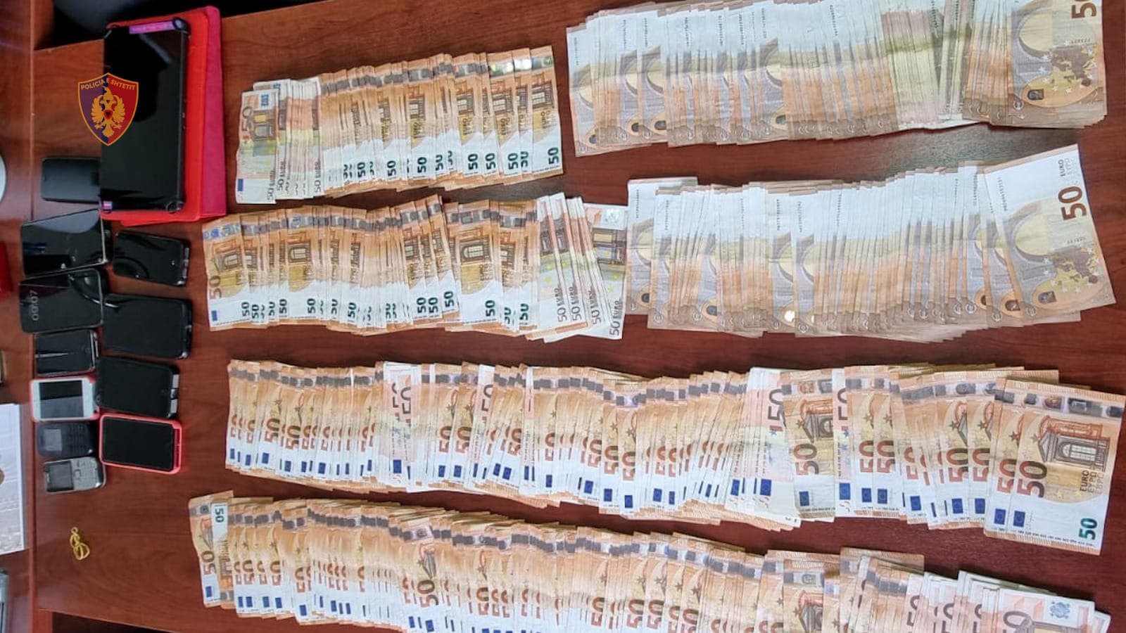I morën qytetarit 30 mijë € për regjistrimin e pronës/ Arrestohet katër persona në Tiranë e Pogradec