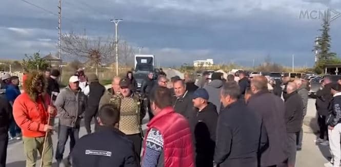 Protestuan kundër uljes së çmimit të qumështit, 4 fermerë shoqërohen në polici