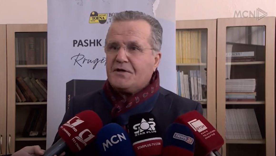 Një libër nga piktori Pashk Përvathi/ Autori boton biografinë personale (VIDEO)