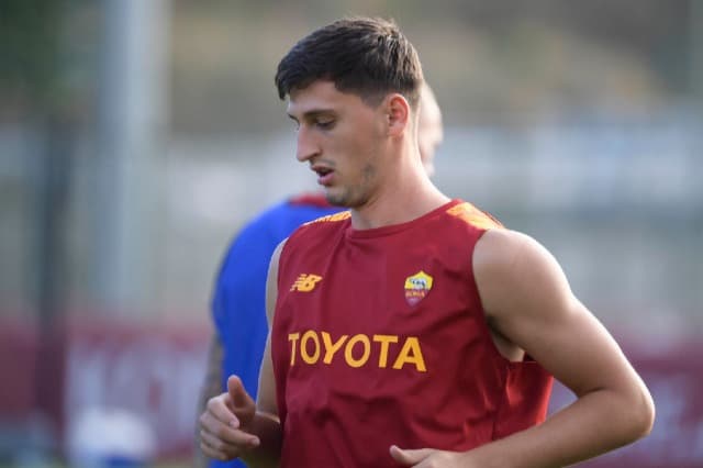 Kumbulla pritet të largohet nga Roma, e duan tre klube në Serie A