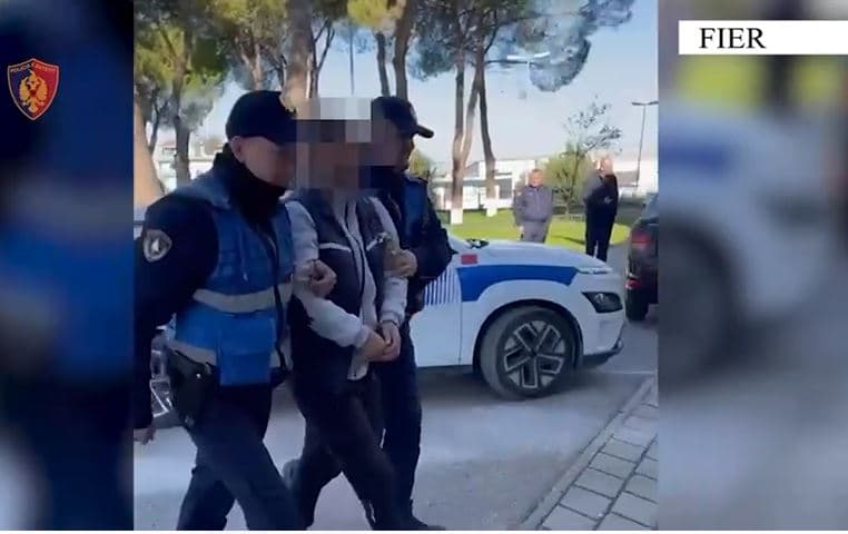 Në kërkim për transportin e emigrantëve të paligjshëm, arrestohet 31 vjeçari në Fier