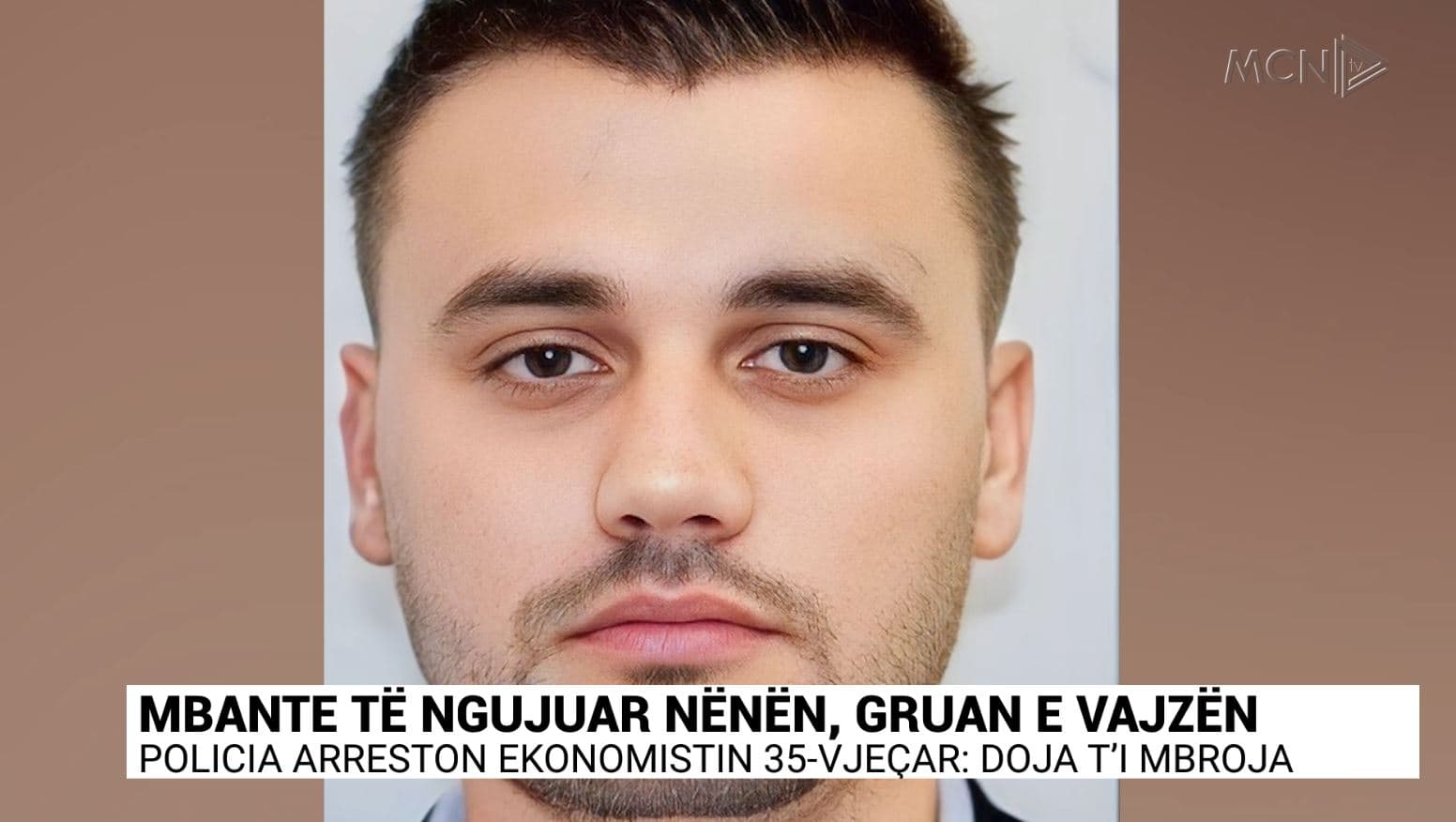Mbante të ngujuar nënën, gruan e vajzën/ Policia arreston ekonomistin 35-vjeçar: Doja t’i mbroja (VIDEO)