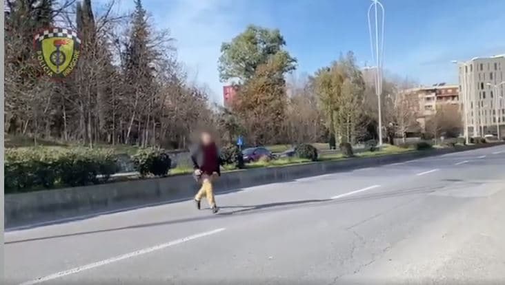 ‘Rregullat e sigurisë janë për të gjithë’, policia apel këmbësorëve: Kujdes, do gjobiteni