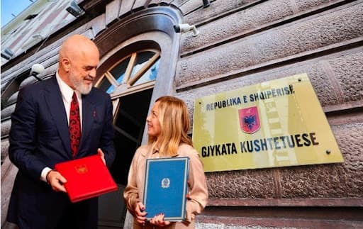 Gjykata Kushtetuese lë në fuqi marrëveshjen Rama-Meloni mbi emigrantët (VIDEO)
