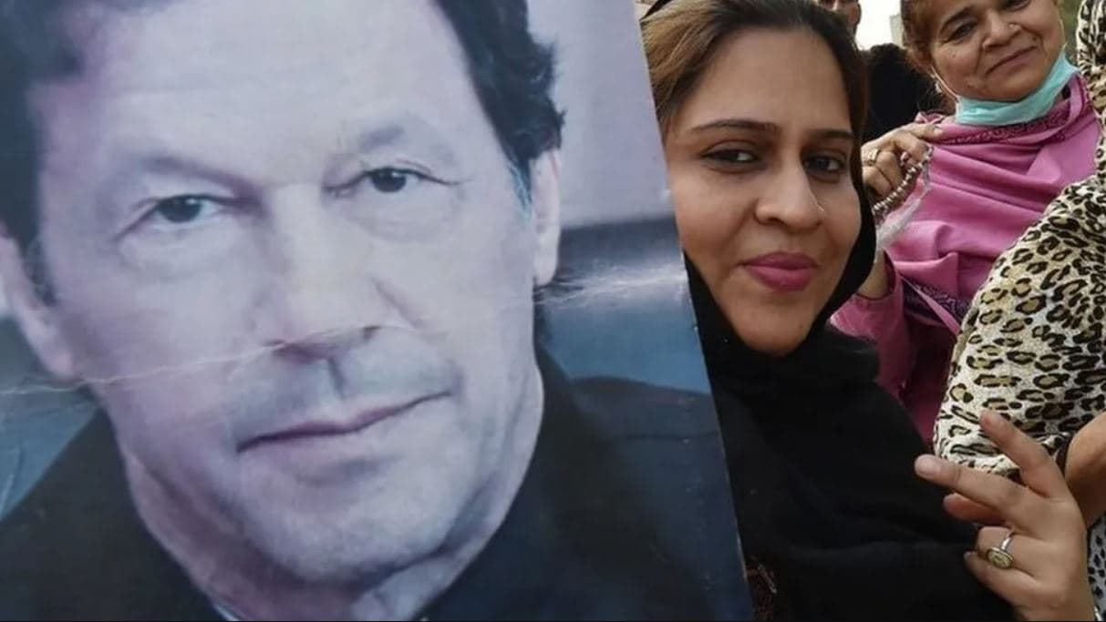 Ish-kryeministri i Pakistanit dënohet me 10 vjet burg
