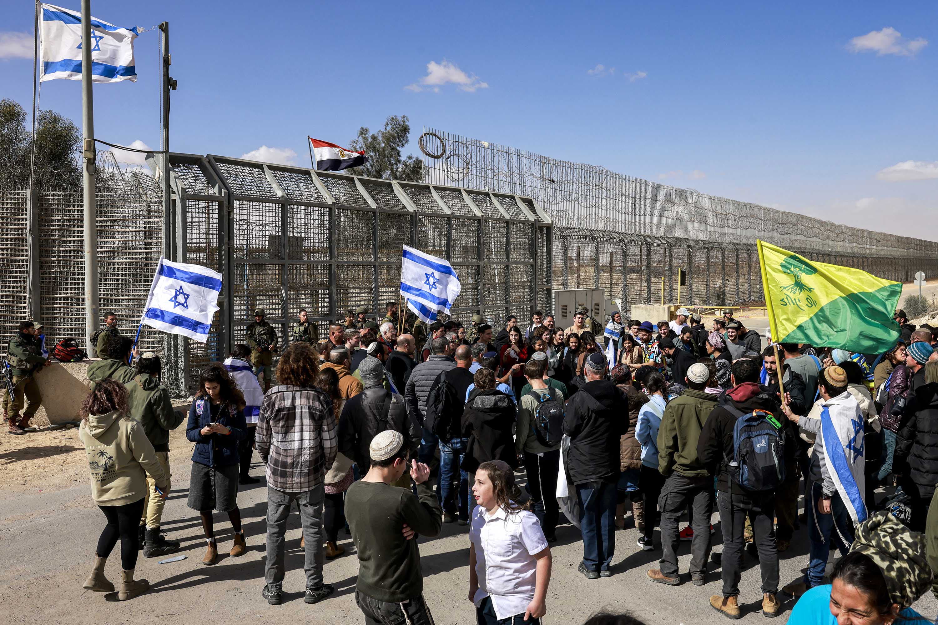 Protestuesit izraelitë bllokojnë kamionët me ndihma që shkojnë në Gaza
