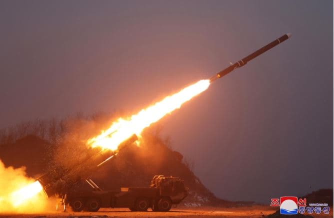 Koreja e Veriut konfirmon lëshimin e një rakete të re