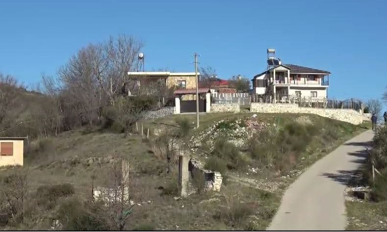 Fshati Zhulaj në Memaliaj pre e grabitjeve, plaçkiten 12 banesa në 48 orët e fundit