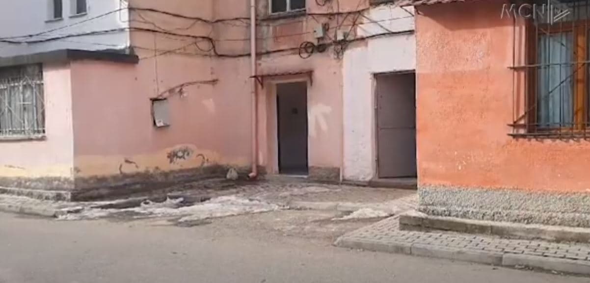 Shkak dyshohet një arrest kardiak/ Korçë, nënë e bijë u gjetën të pajeta në banesë (VIDEO)