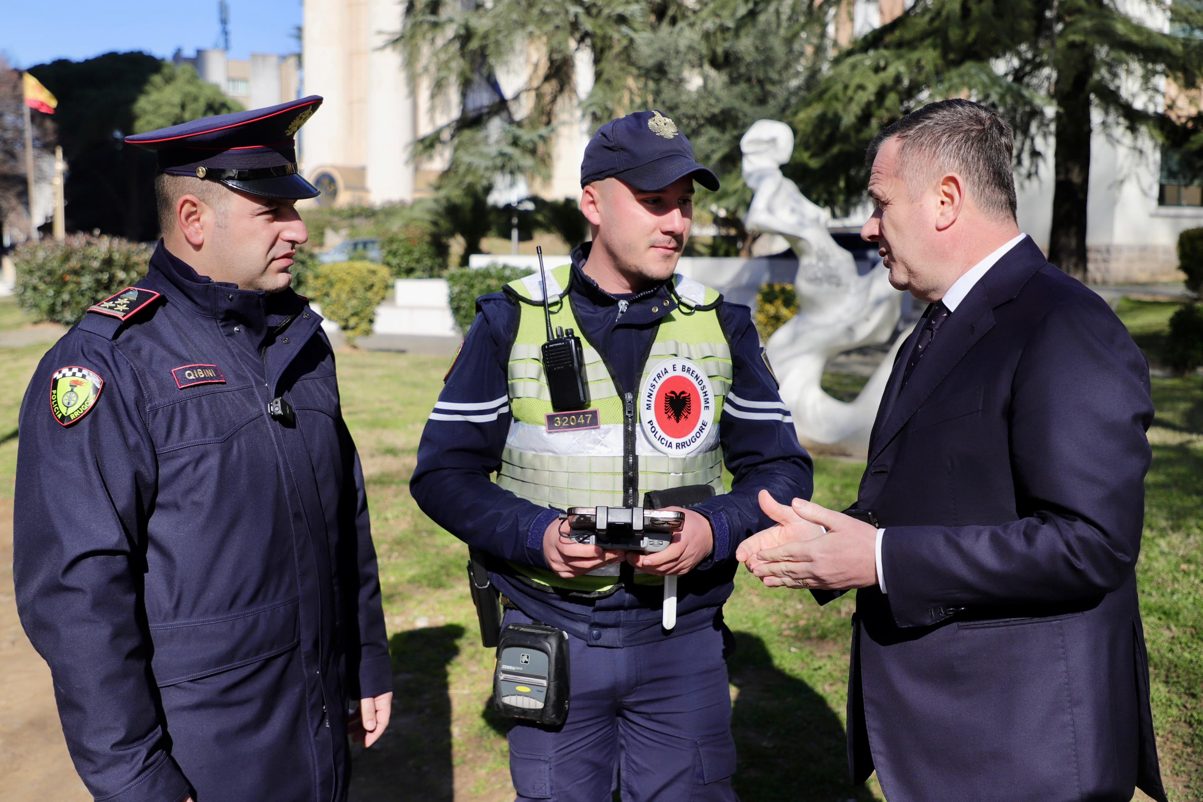 Lehtësimi i trafikut në Tiranë, Balla: Gjoba, instrument për të ndërgjegjësuar përdoruesin e rrugës 
