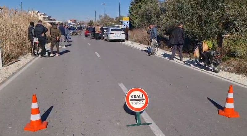 Aksident në rrugën Vlorë-Fier, plagoset një person